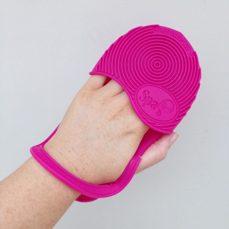 Sigma Spa Express Brush Cleaning Glove